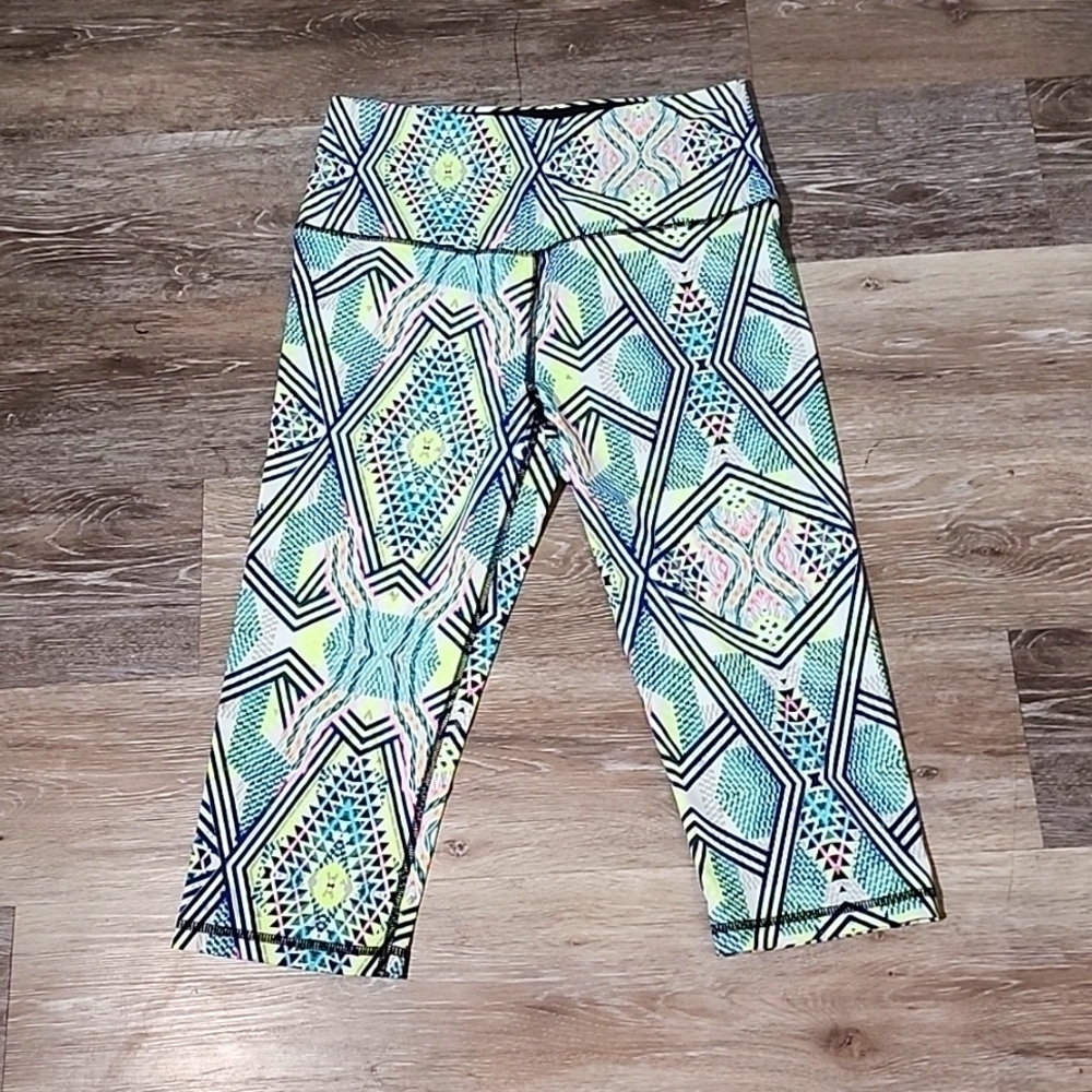 🤎 Victoria’s Secret Sport, Cropped Neon Geometric Design Tights